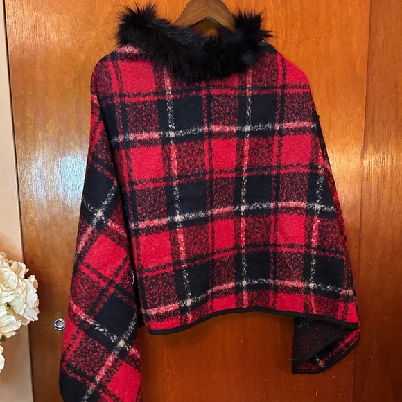Plaid and Pancho/Cape with Faux Fur Trim - Picture 1 of 3